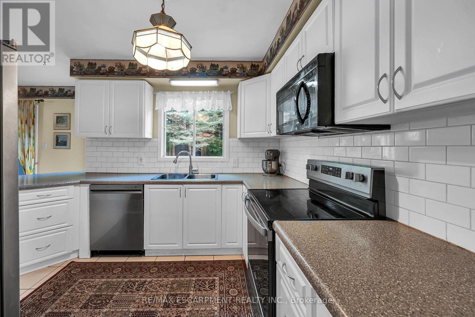 Photo 14 of 70 Golfview Crescent, Hamilton ON
