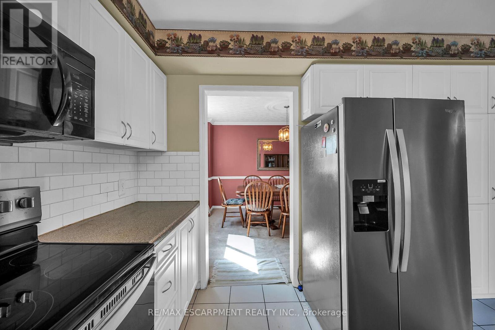 Photo 16 of 70 Golfview Crescent, Hamilton ON