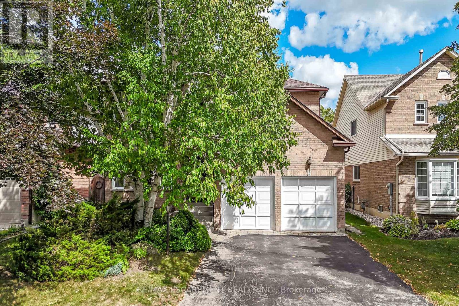 Photo 2 of 70 Golfview Crescent, Hamilton ON