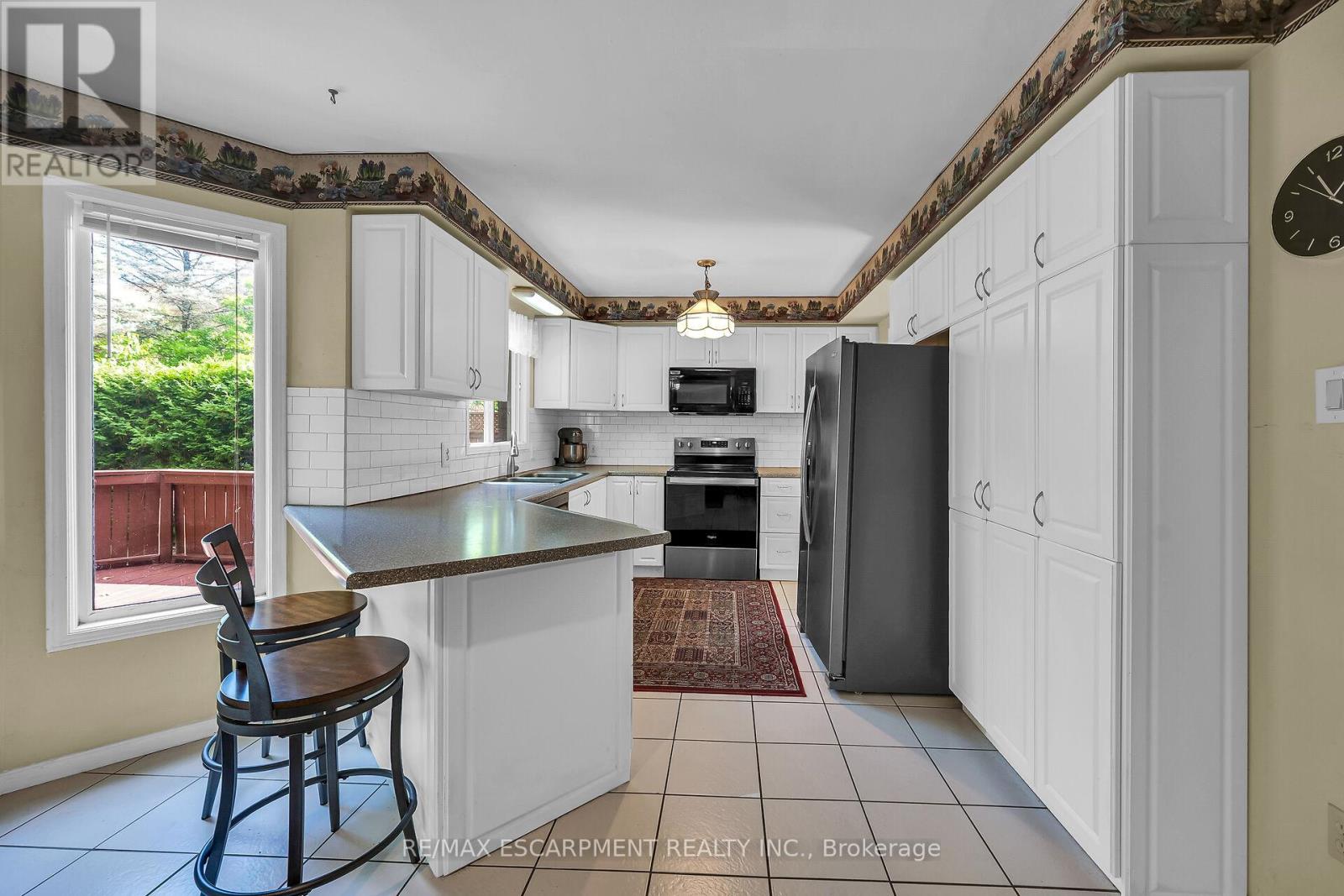Photo 20 of 70 Golfview Crescent, Hamilton ON