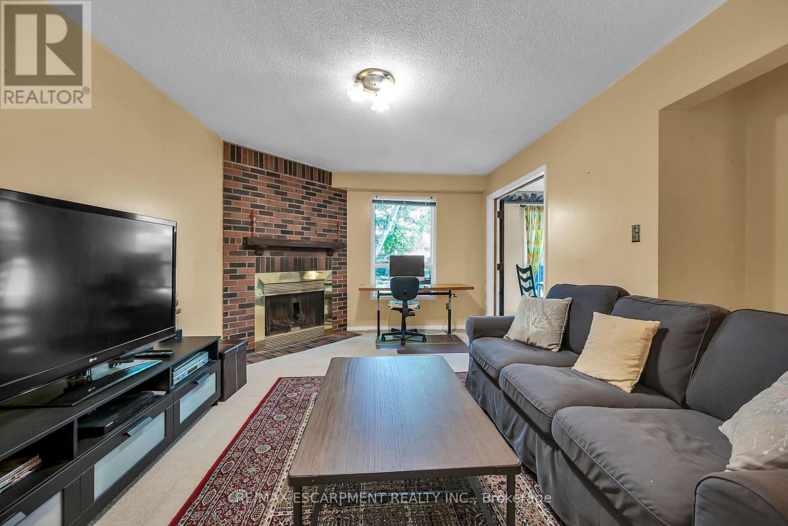 Photo 22 of 70 Golfview Crescent, Hamilton ON