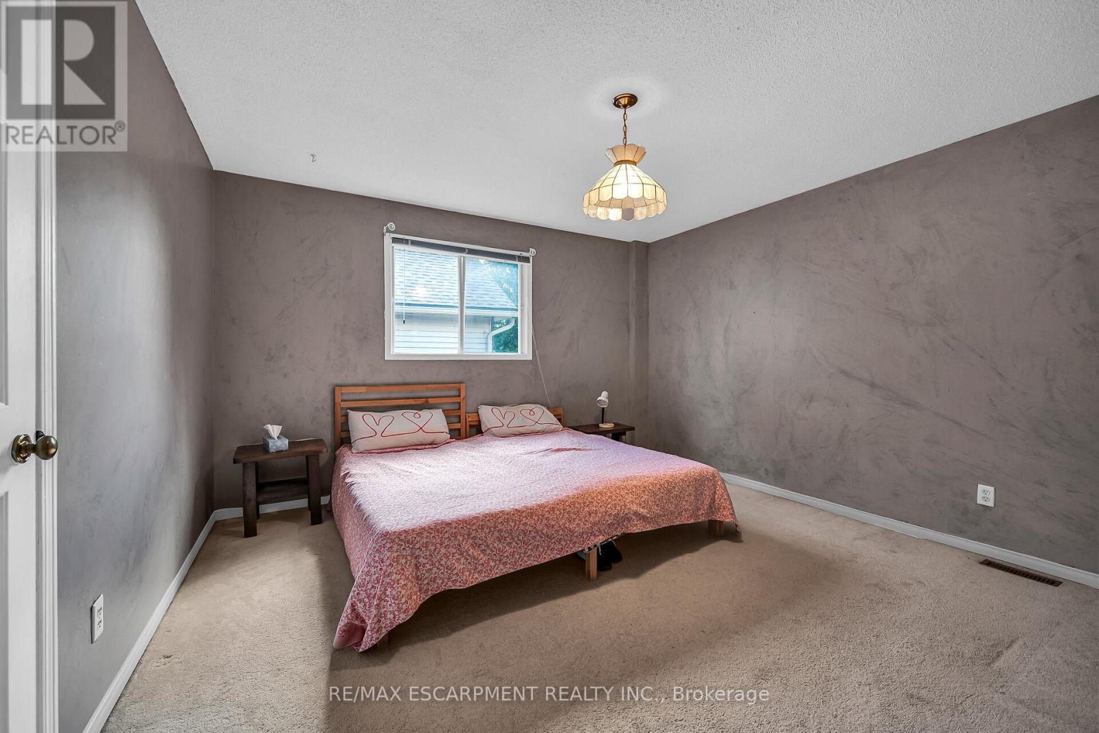 Photo 29 of 70 Golfview Crescent, Hamilton ON