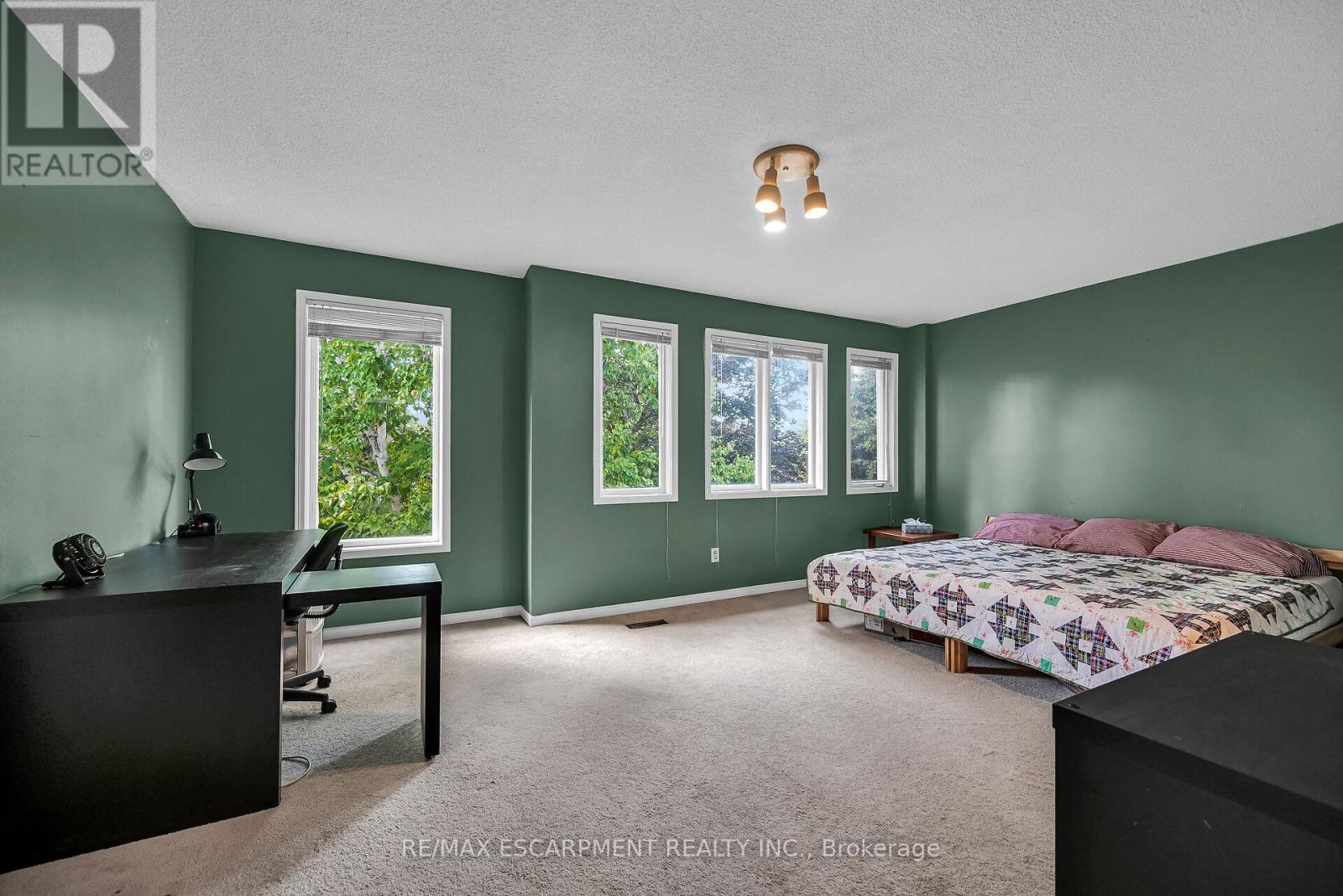 Photo 30 of 70 Golfview Crescent, Hamilton ON