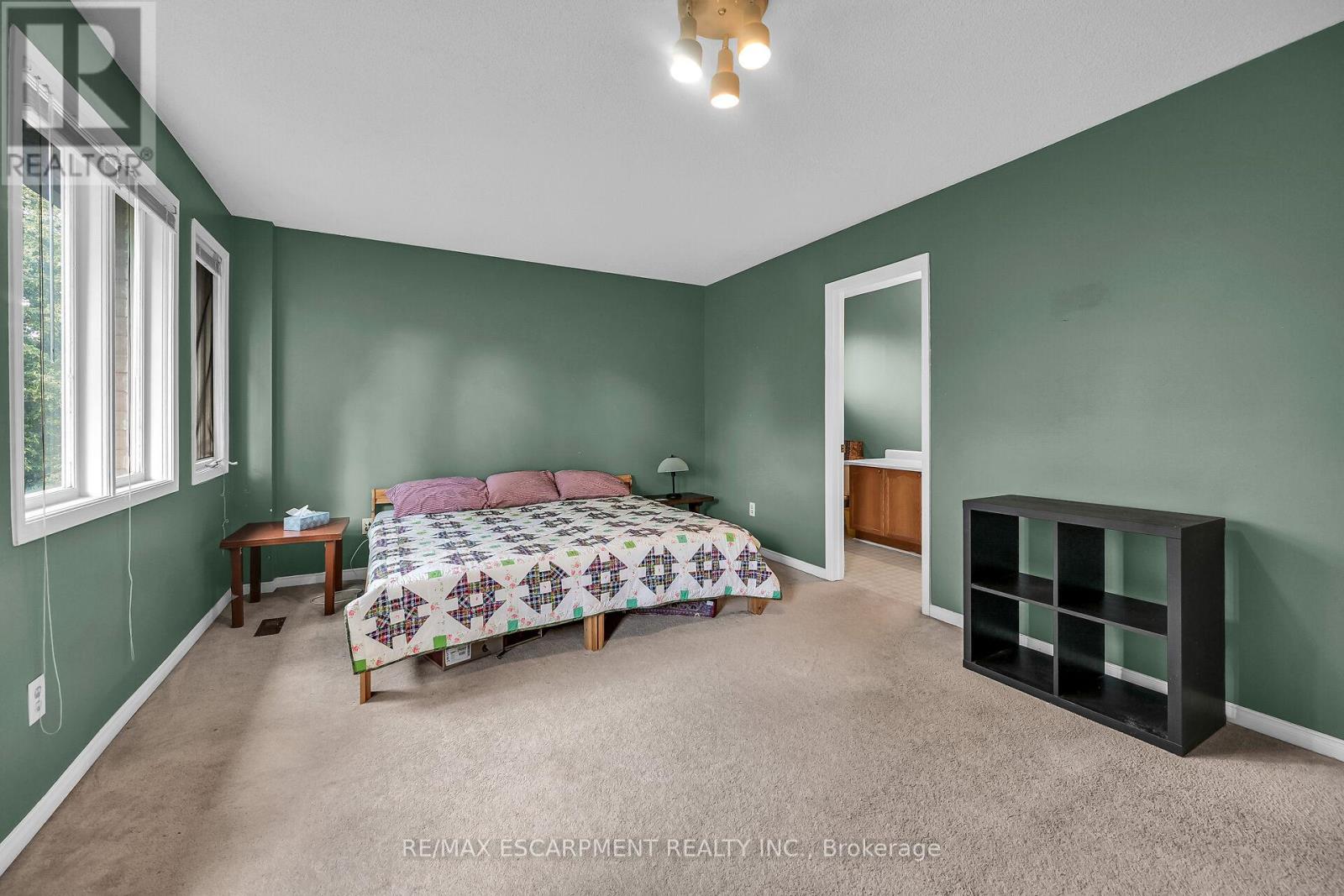 Photo 31 of 70 Golfview Crescent, Hamilton ON