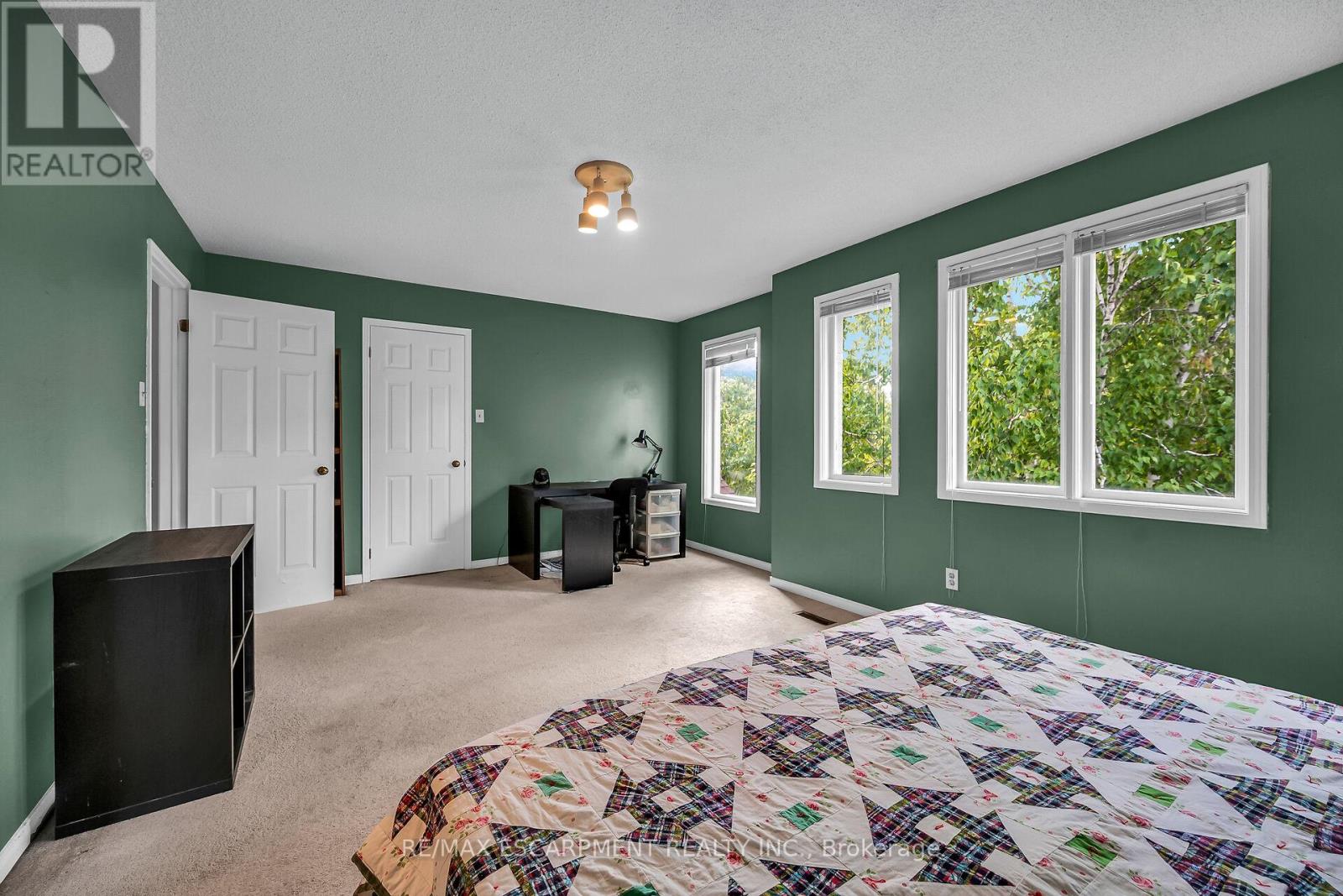 Photo 32 of 70 Golfview Crescent, Hamilton ON