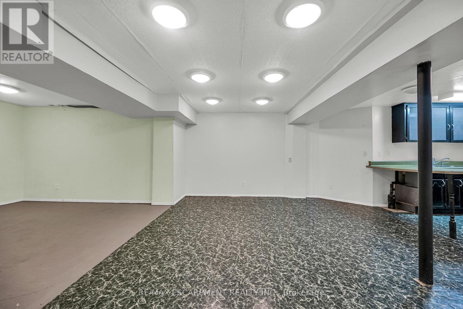 Photo 36 of 70 Golfview Crescent, Hamilton ON