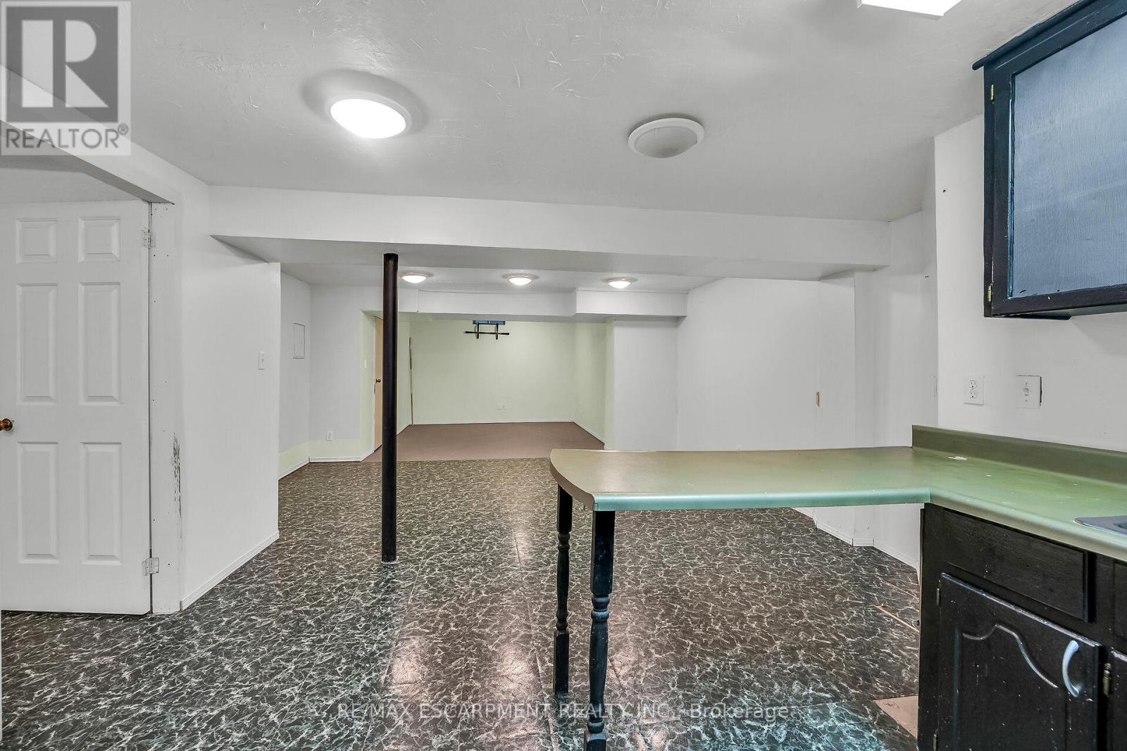 Photo 38 of 70 Golfview Crescent, Hamilton ON