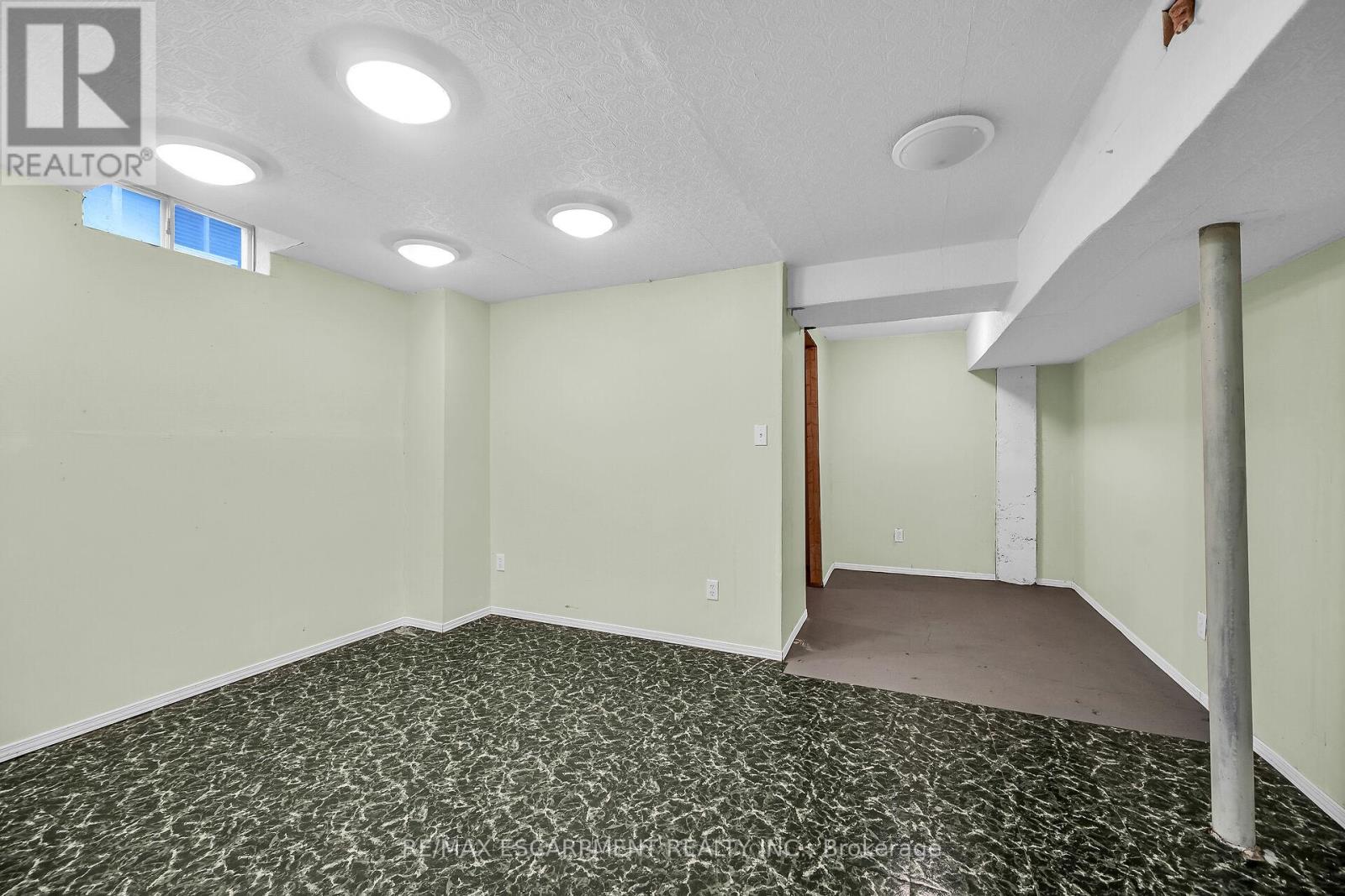 Photo 39 of 70 Golfview Crescent, Hamilton ON
