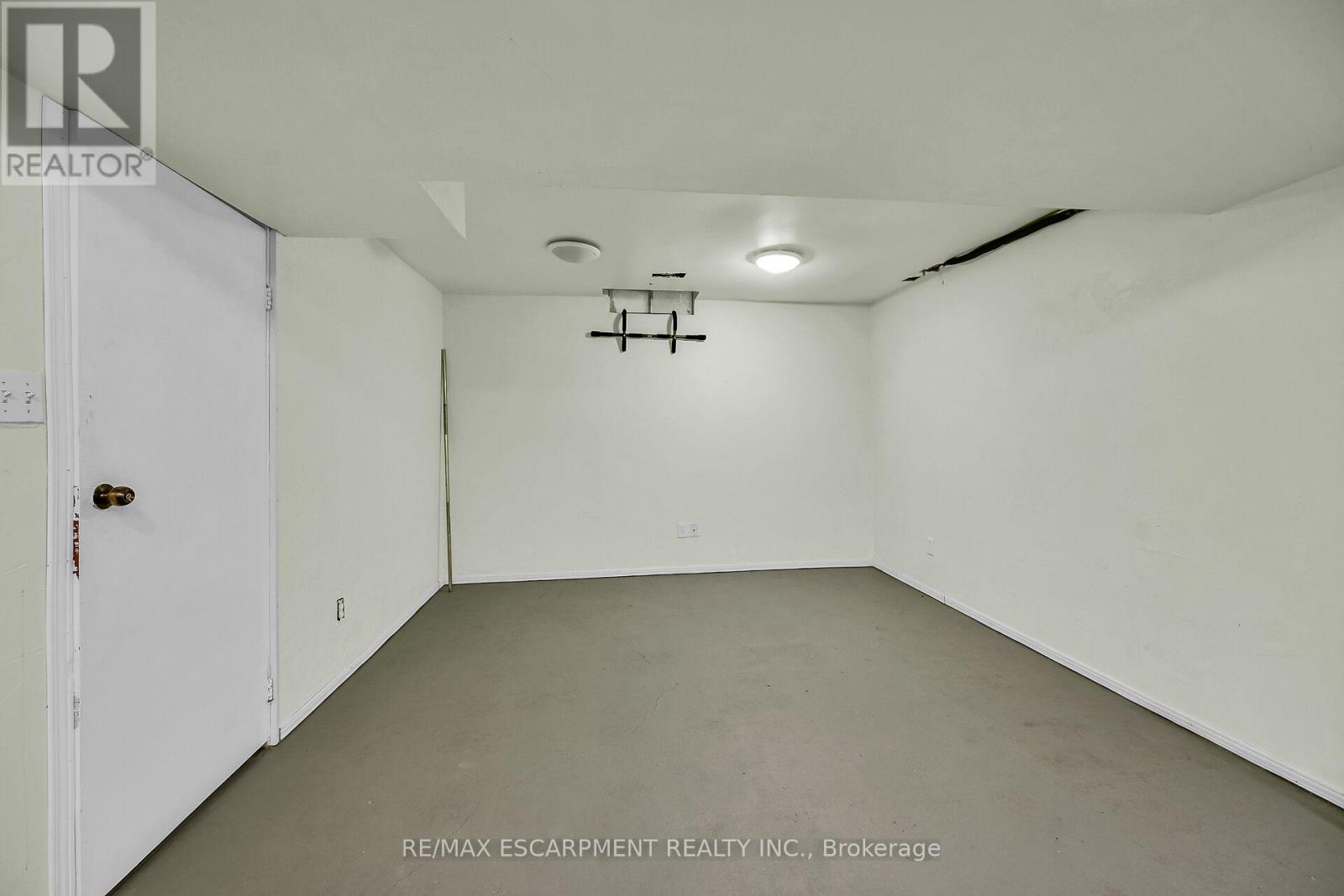 Photo 40 of 70 Golfview Crescent, Hamilton ON
