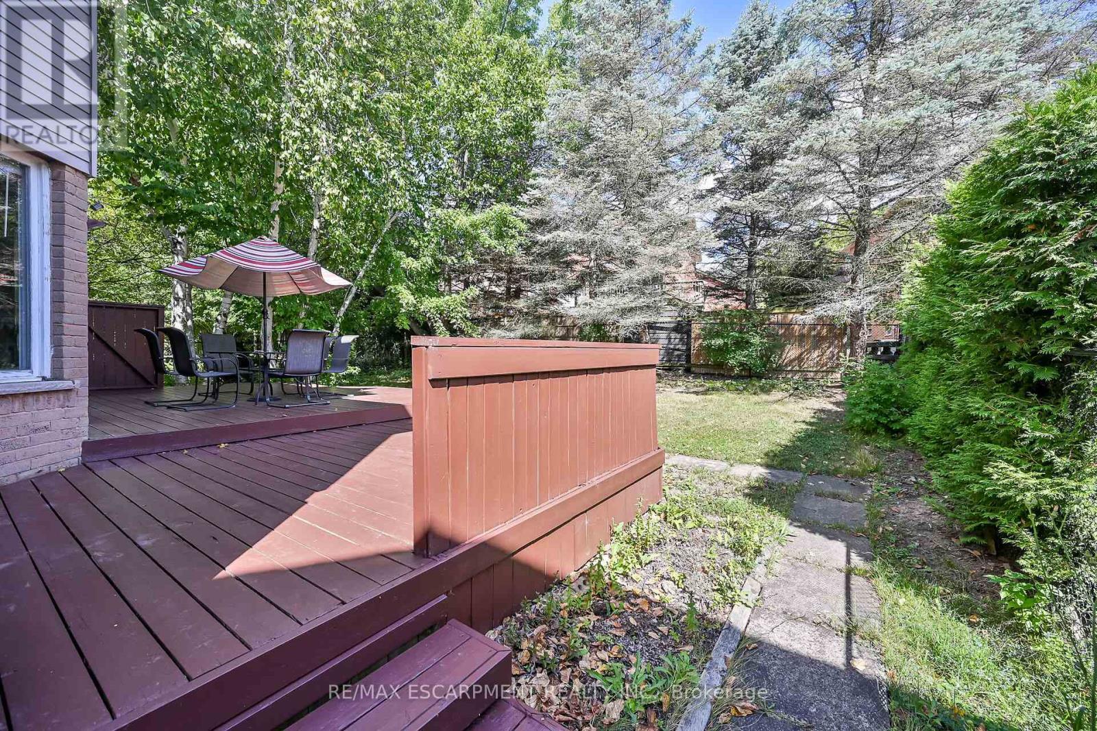 Photo 42 of 70 Golfview Crescent, Hamilton ON