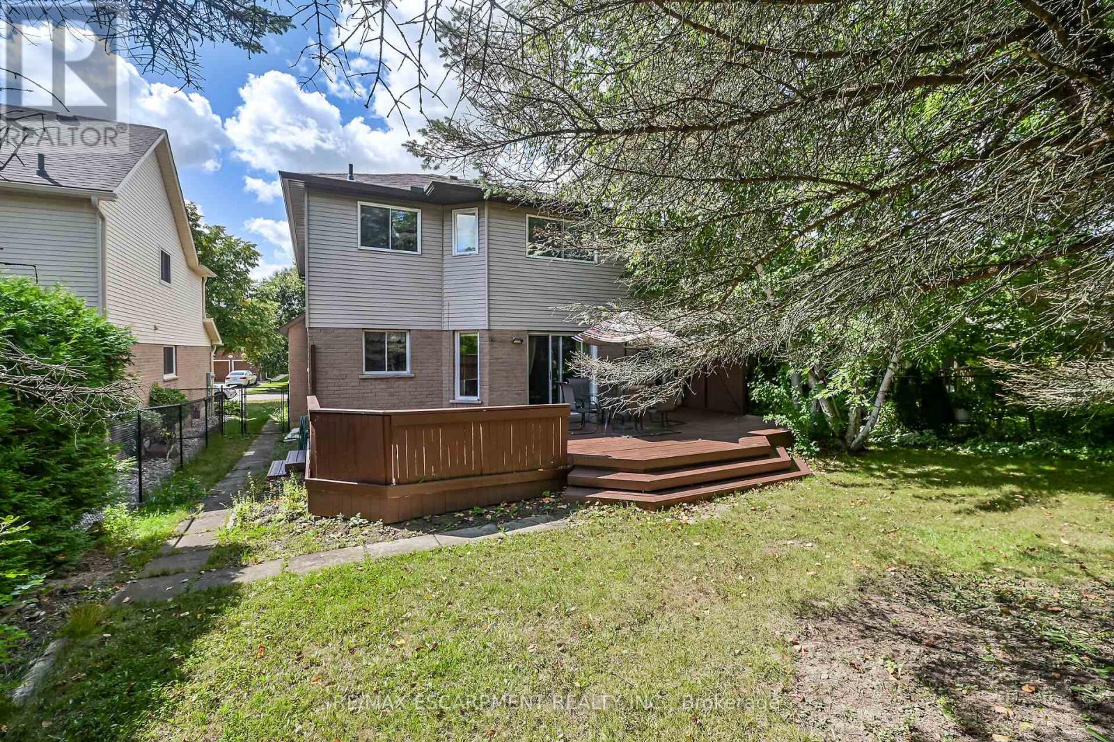 Photo 43 of 70 Golfview Crescent, Hamilton ON