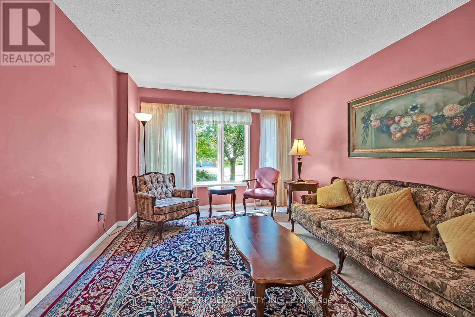 Photo 6 of 70 Golfview Crescent, Hamilton ON