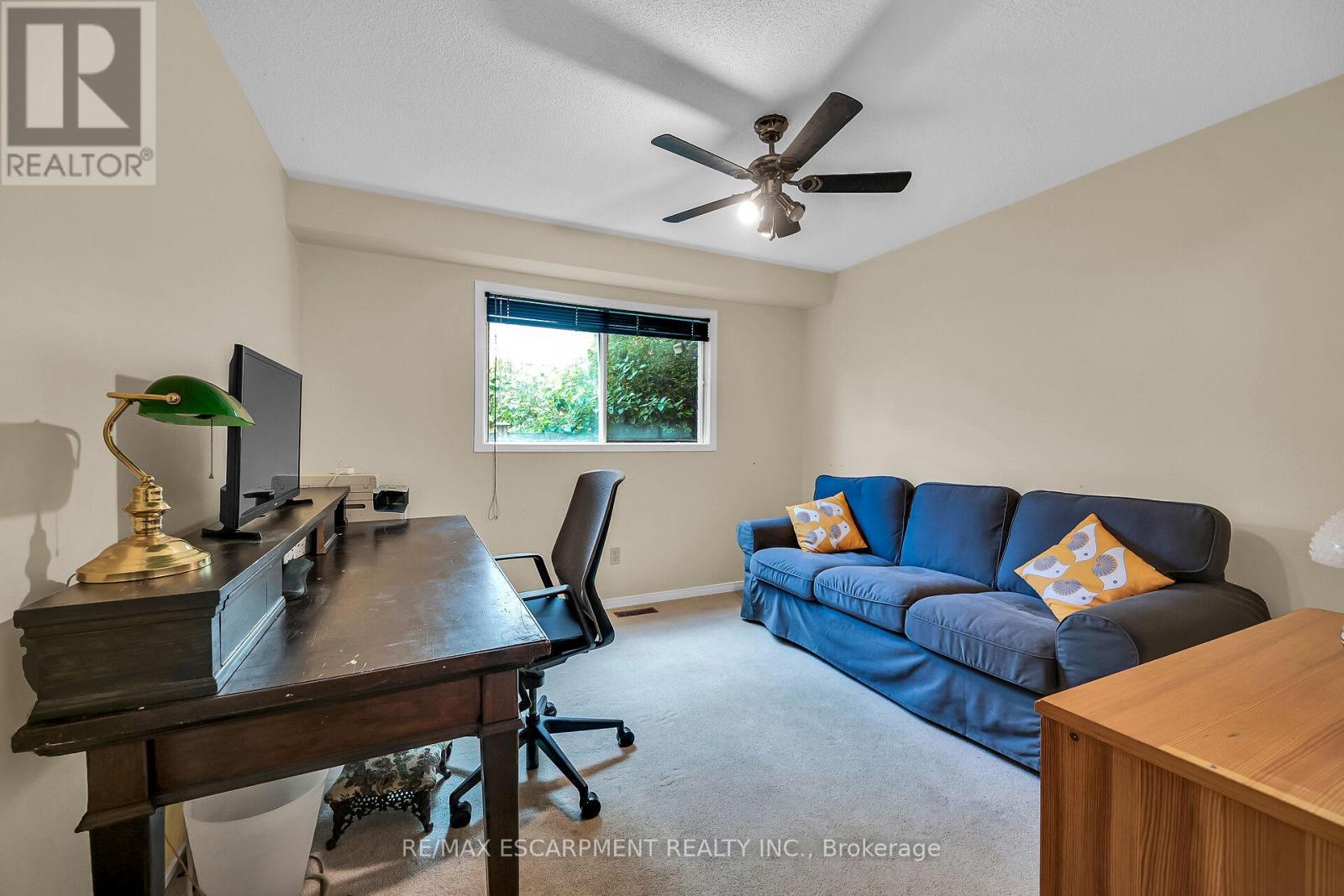 Photo 7 of 70 Golfview Crescent, Hamilton ON