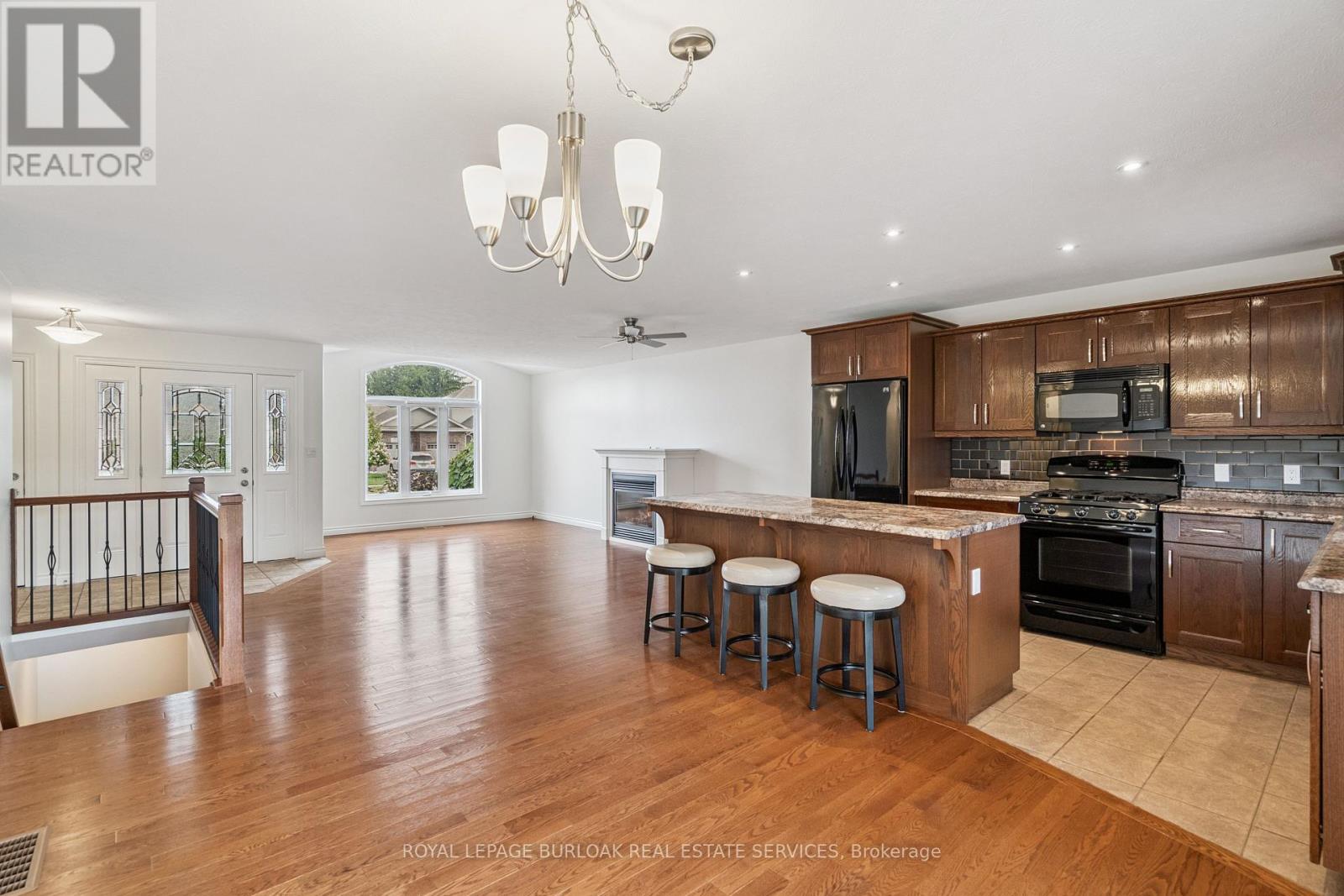 Photo 10 of 90 Driftwood Drive, Norfolk ON