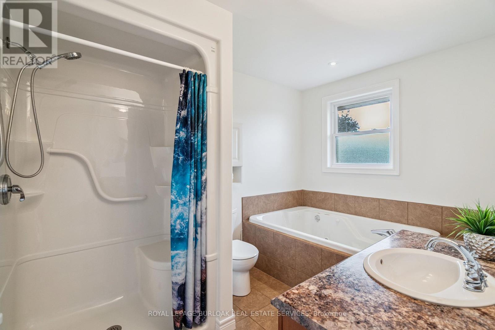Photo 13 of 90 Driftwood Drive, Norfolk ON