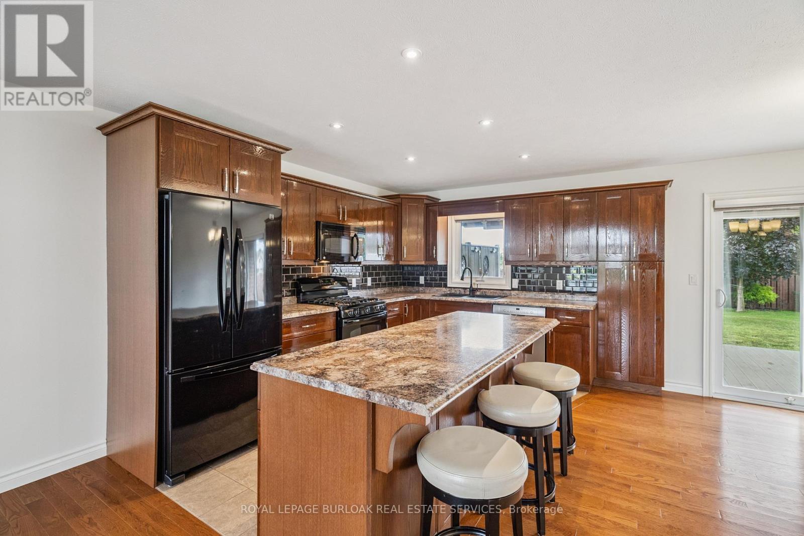Photo 8 of 90 Driftwood Drive, Norfolk ON