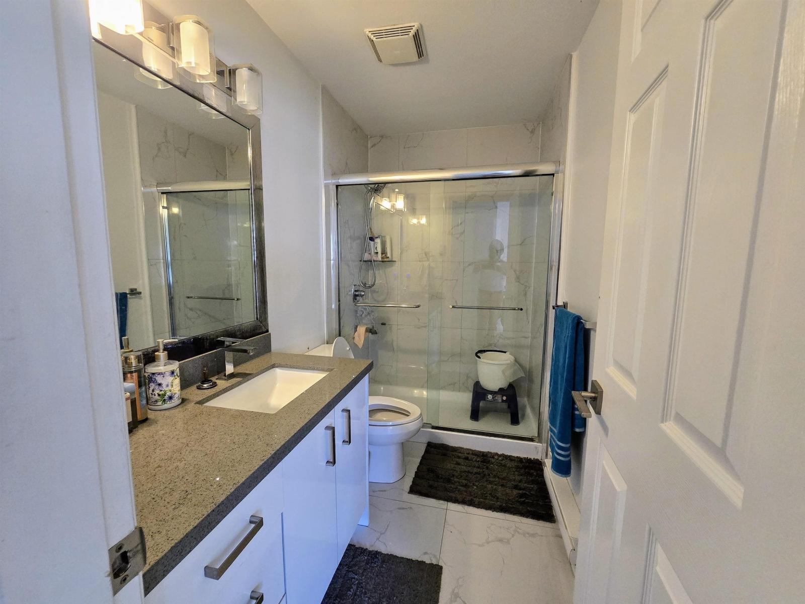 Photo 10 of 26 8338 158 Street, Surrey BC
