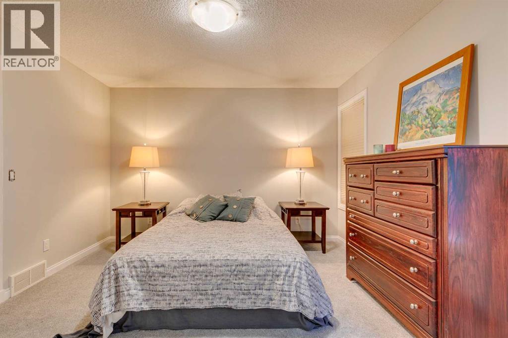 Photo 7 of 12 Aspen Hills Court Sw, Calgary AB