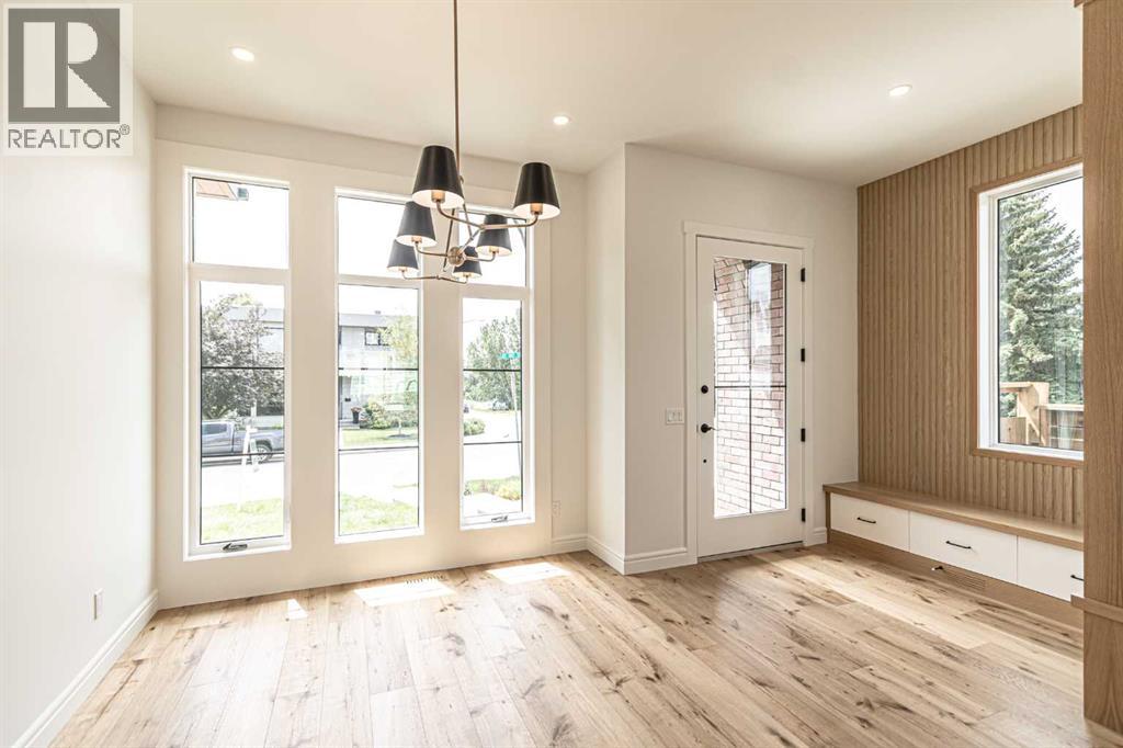 Photo 3 of 2050 41 Avenue Sw, Calgary AB