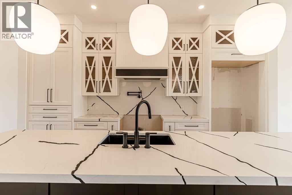 Photo 8 of 2050 41 Avenue Sw, Calgary AB