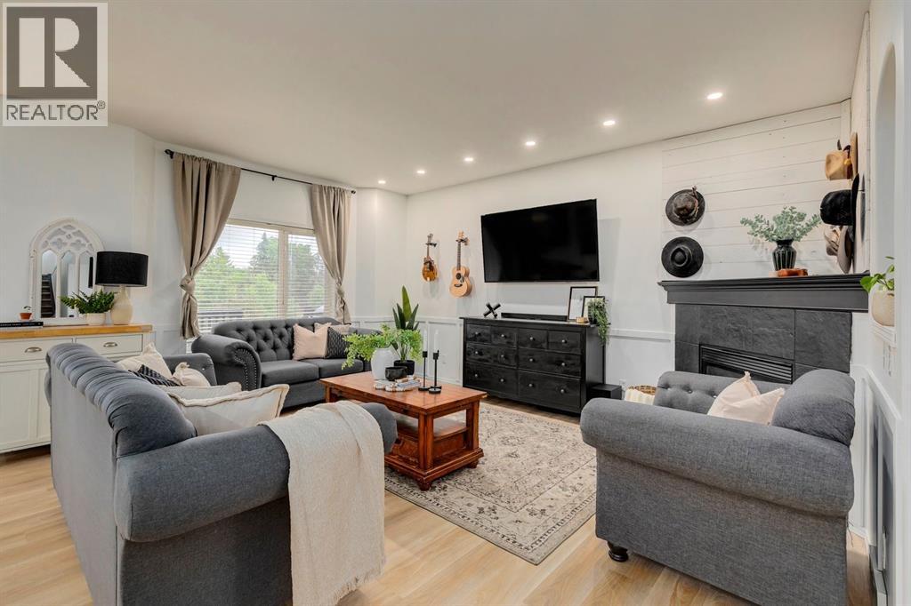 Photo 1 of 1209 Kingsland Road Se, Airdrie AB