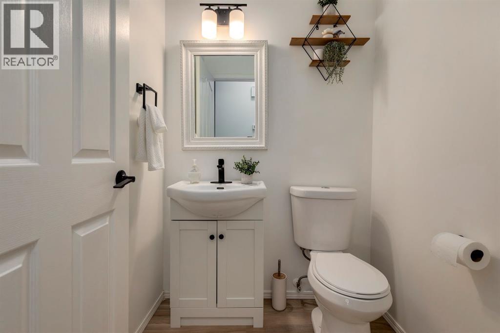 Photo 17 of 1209 Kingsland Road Se, Airdrie AB