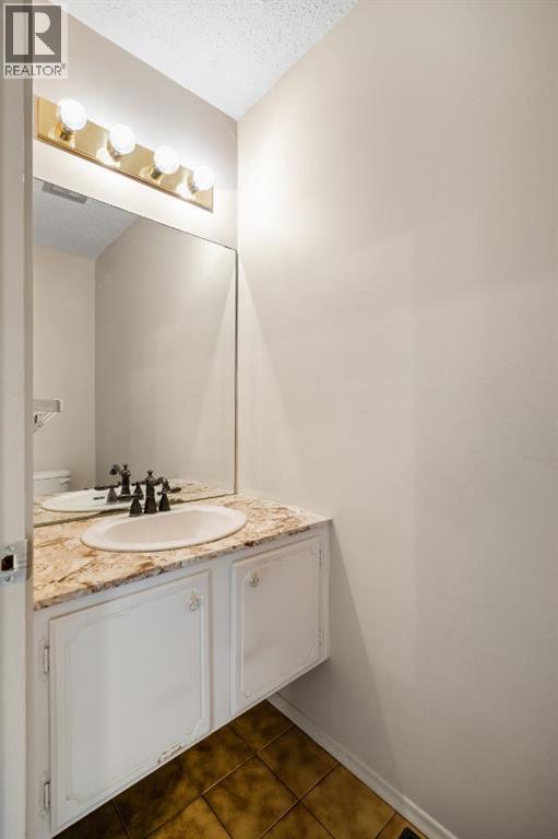 Photo 24 of 427 Willow Grove Crescent Se, Calgary AB