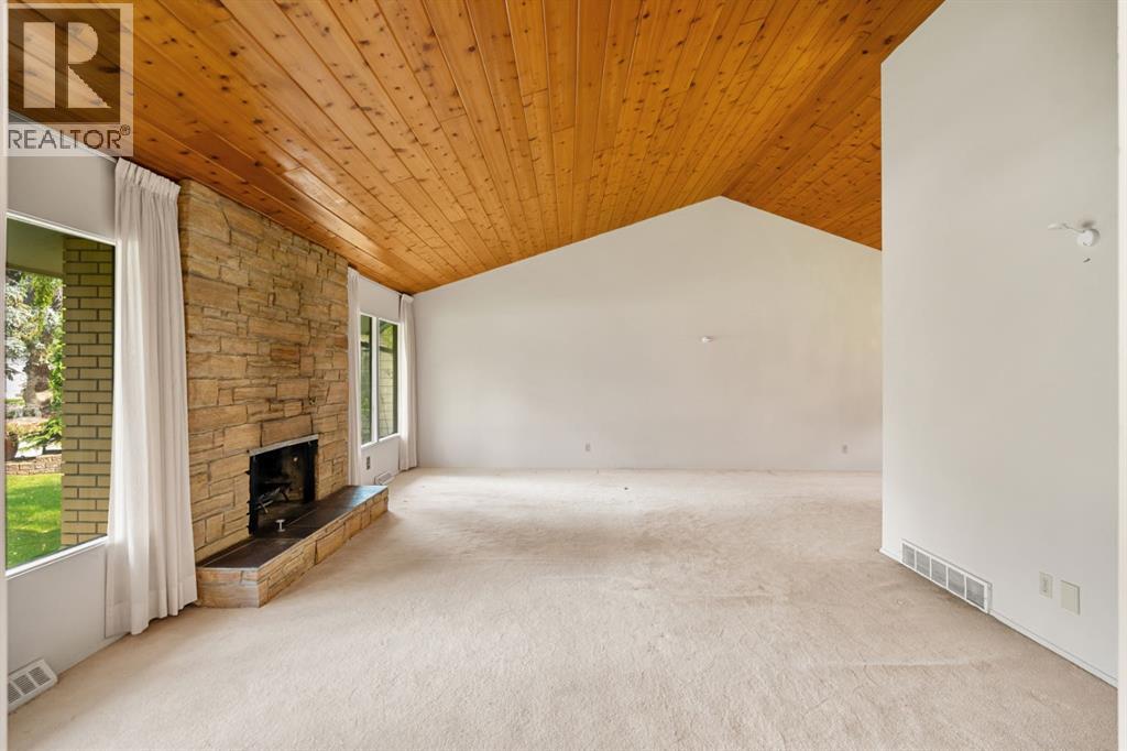 Photo 11 of 427 Willow Grove Crescent Se, Calgary AB