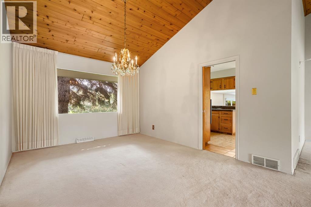Photo 12 of 427 Willow Grove Crescent Se, Calgary AB