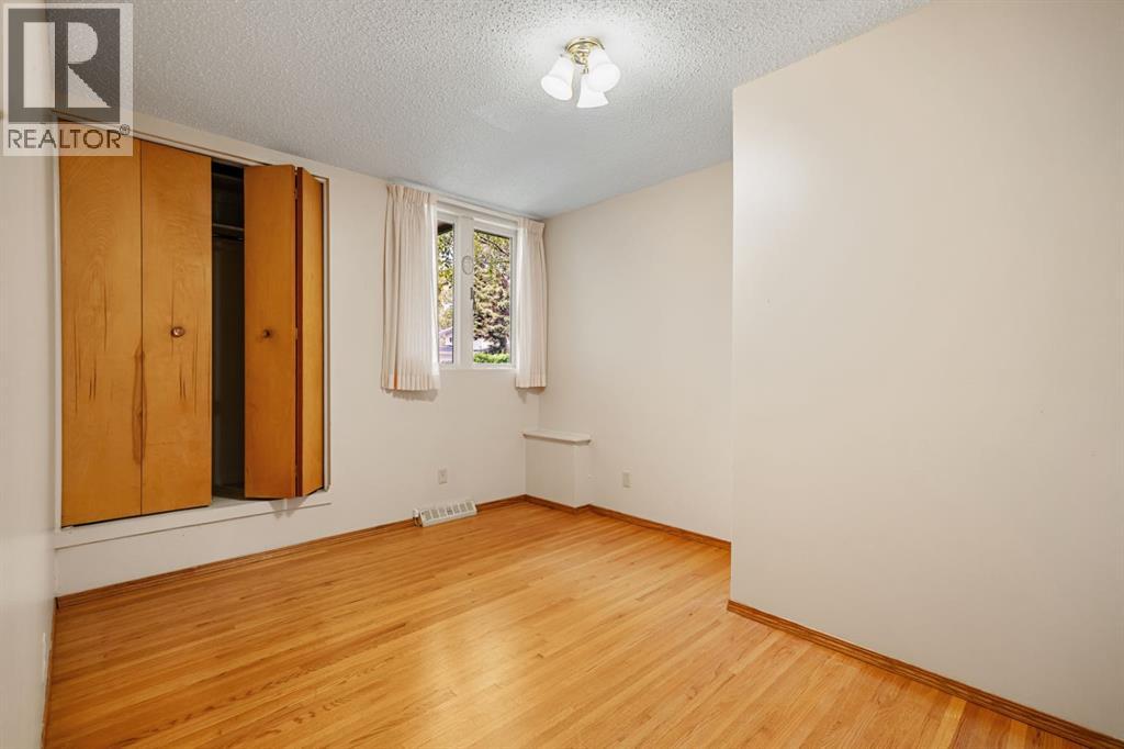 Photo 23 of 427 Willow Grove Crescent Se, Calgary AB