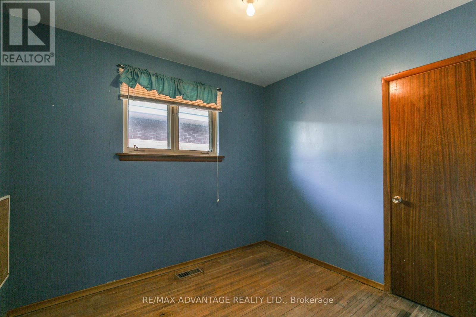Photo 21 of 103 First Avenue, St Thomas ON