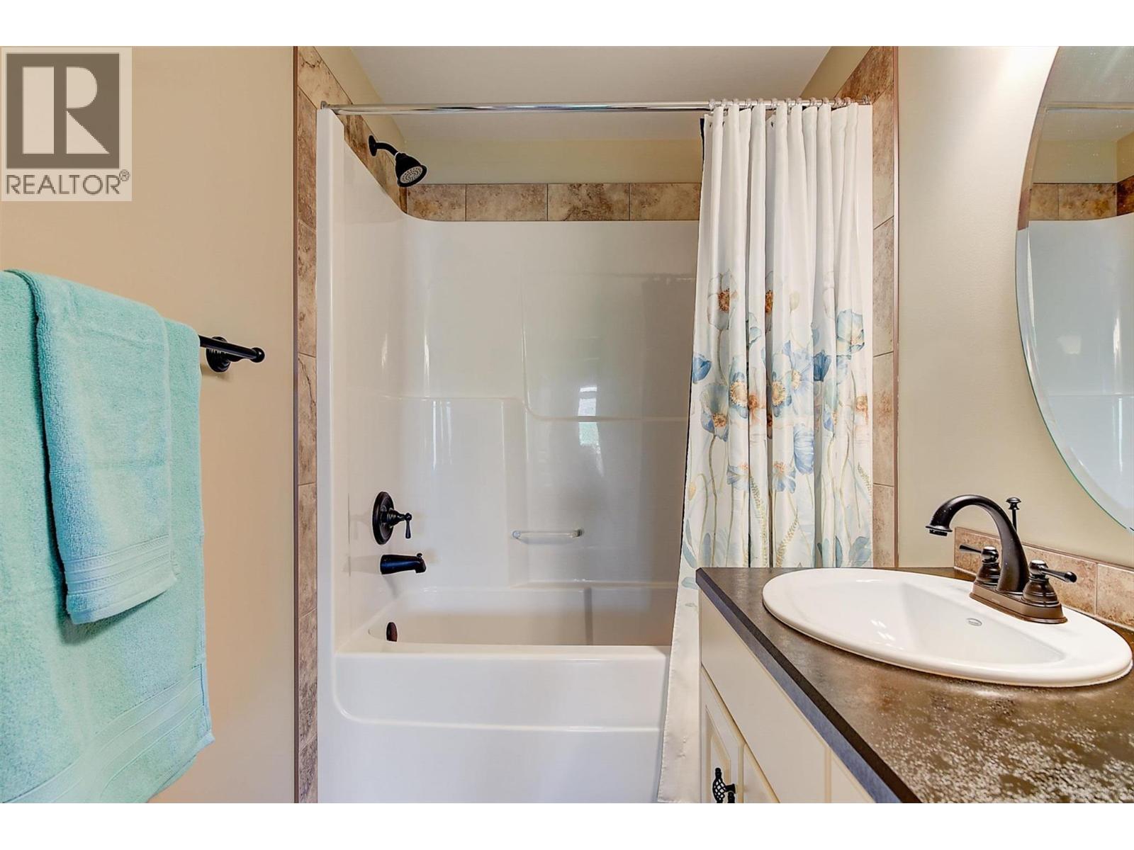 6148 Lipsett Avenue, Peachland
