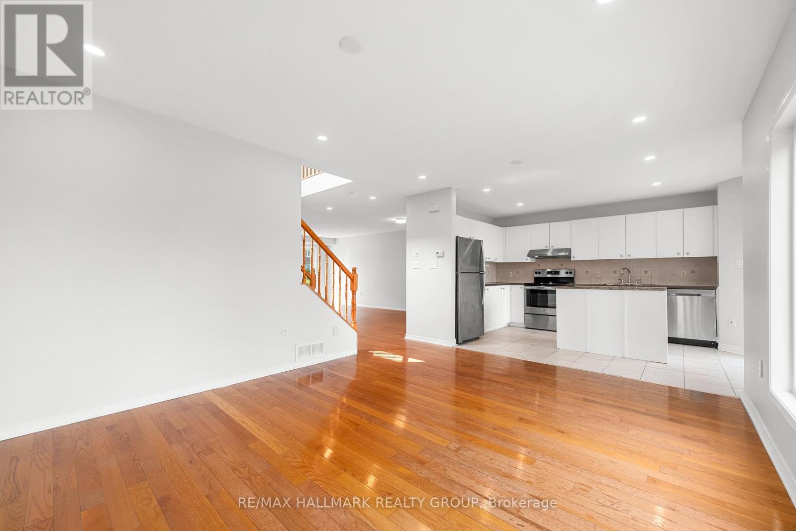 Photo 11 of 1146 Halton Terrace, Ottawa ON