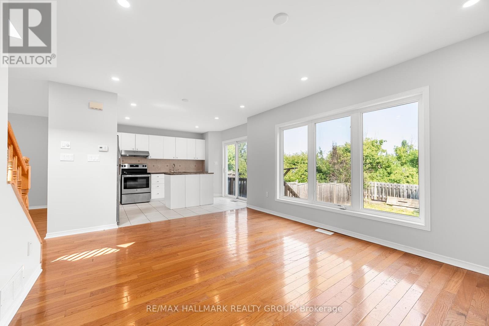 Photo 13 of 1146 Halton Terrace, Ottawa ON