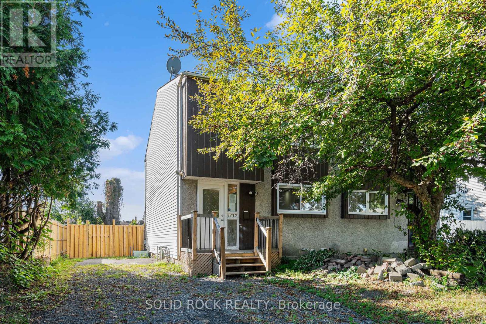 Photo 2 of 1432 Leigh Crescent, Ottawa ON