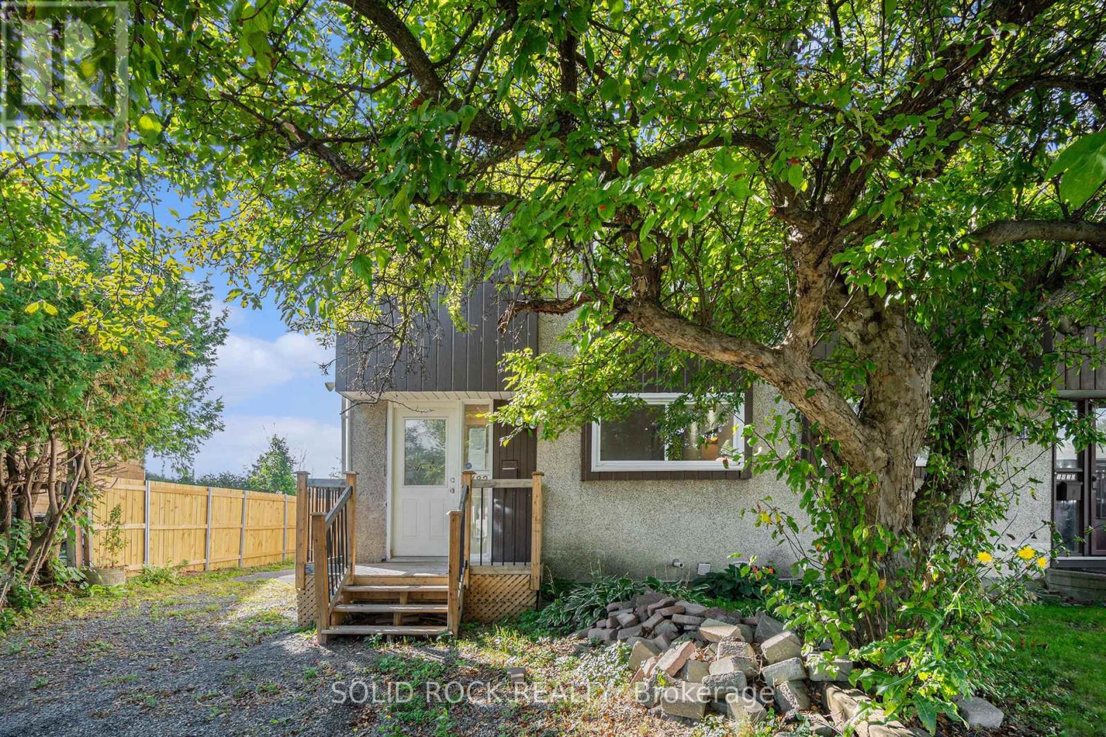 Photo 3 of 1432 Leigh Crescent, Ottawa ON