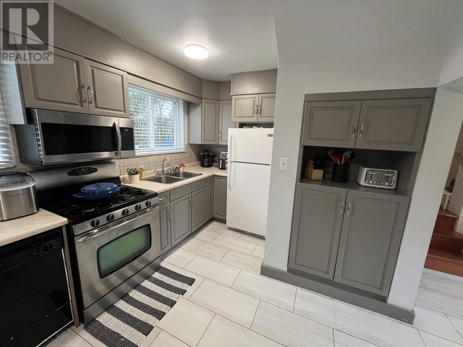 Photo 11 of 848 Brodie Street N, Thunder Bay ON