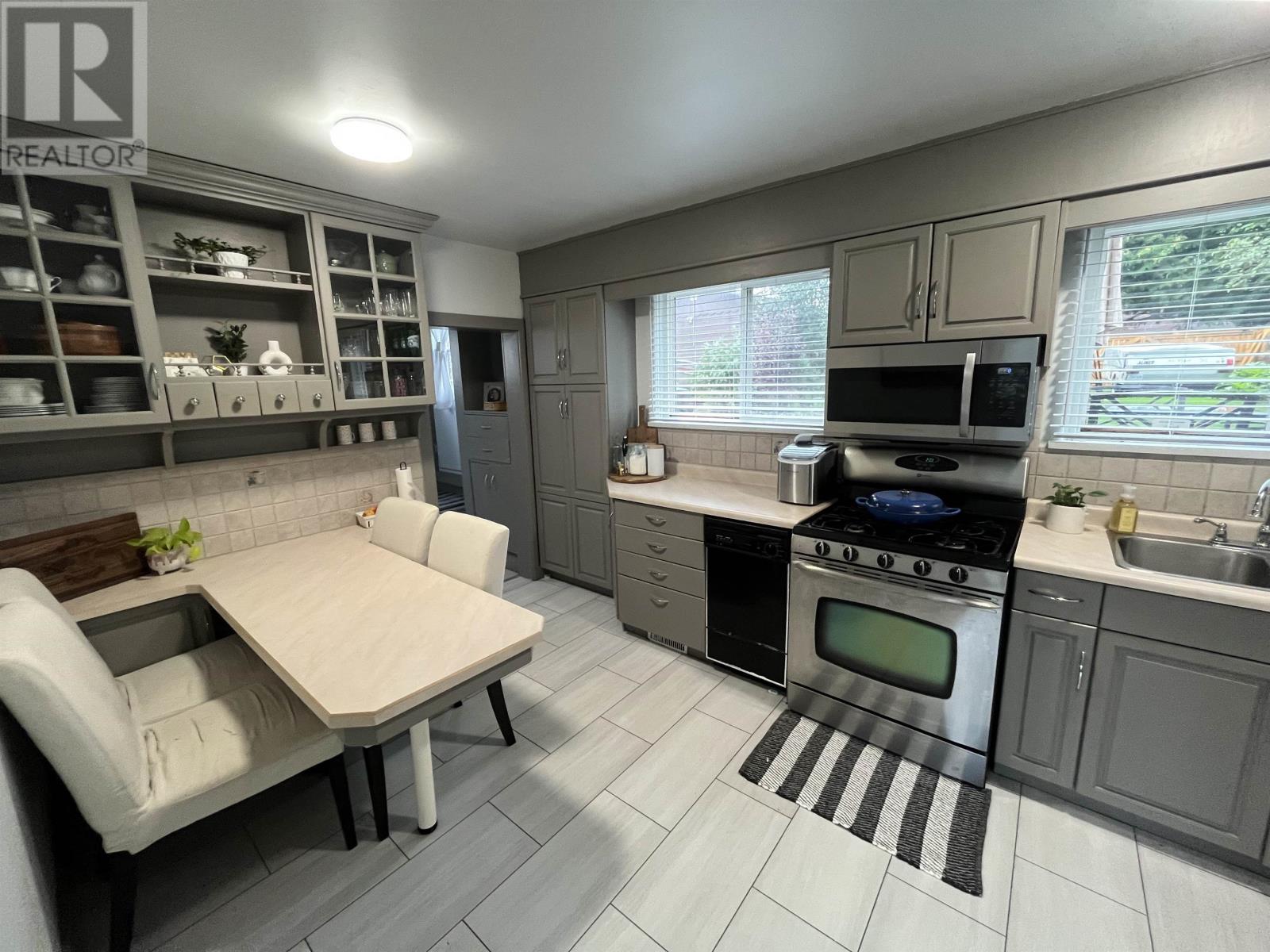 Photo 12 of 848 Brodie Street N, Thunder Bay ON