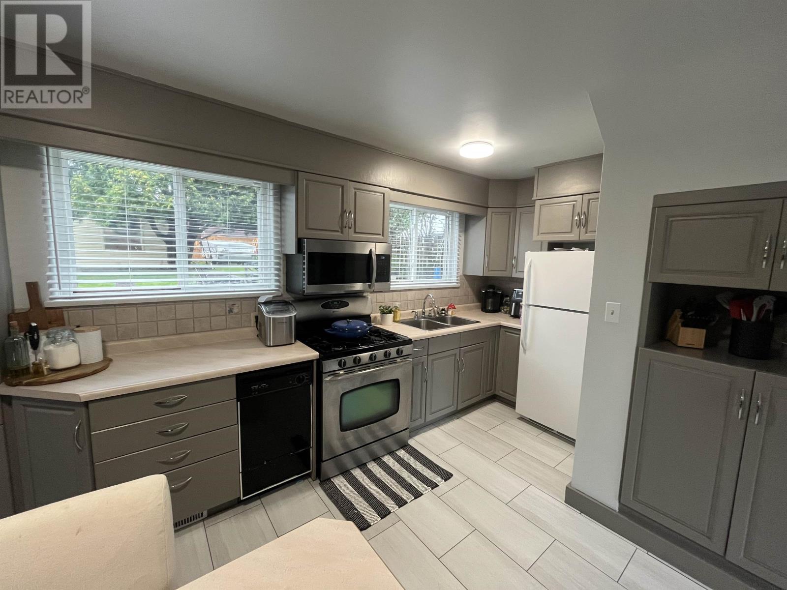 Photo 10 of 848 Brodie Street N, Thunder Bay ON