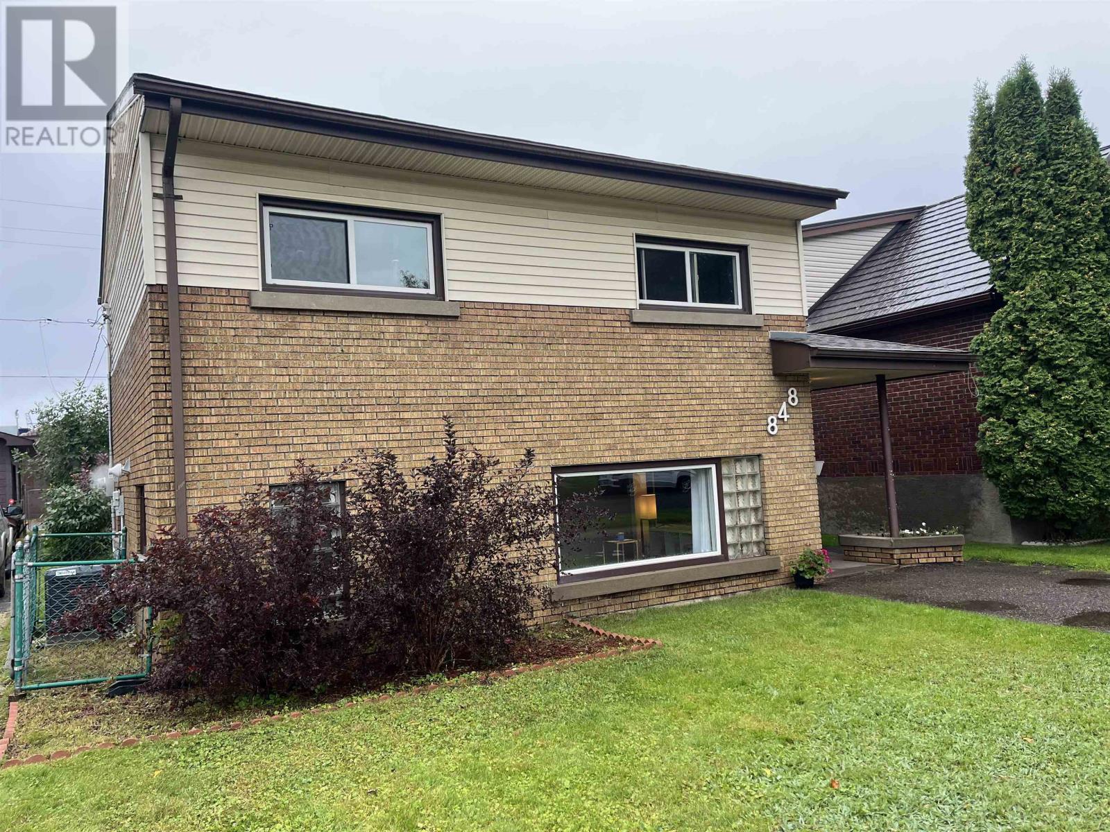 Photo 2 of 848 Brodie Street N, Thunder Bay ON