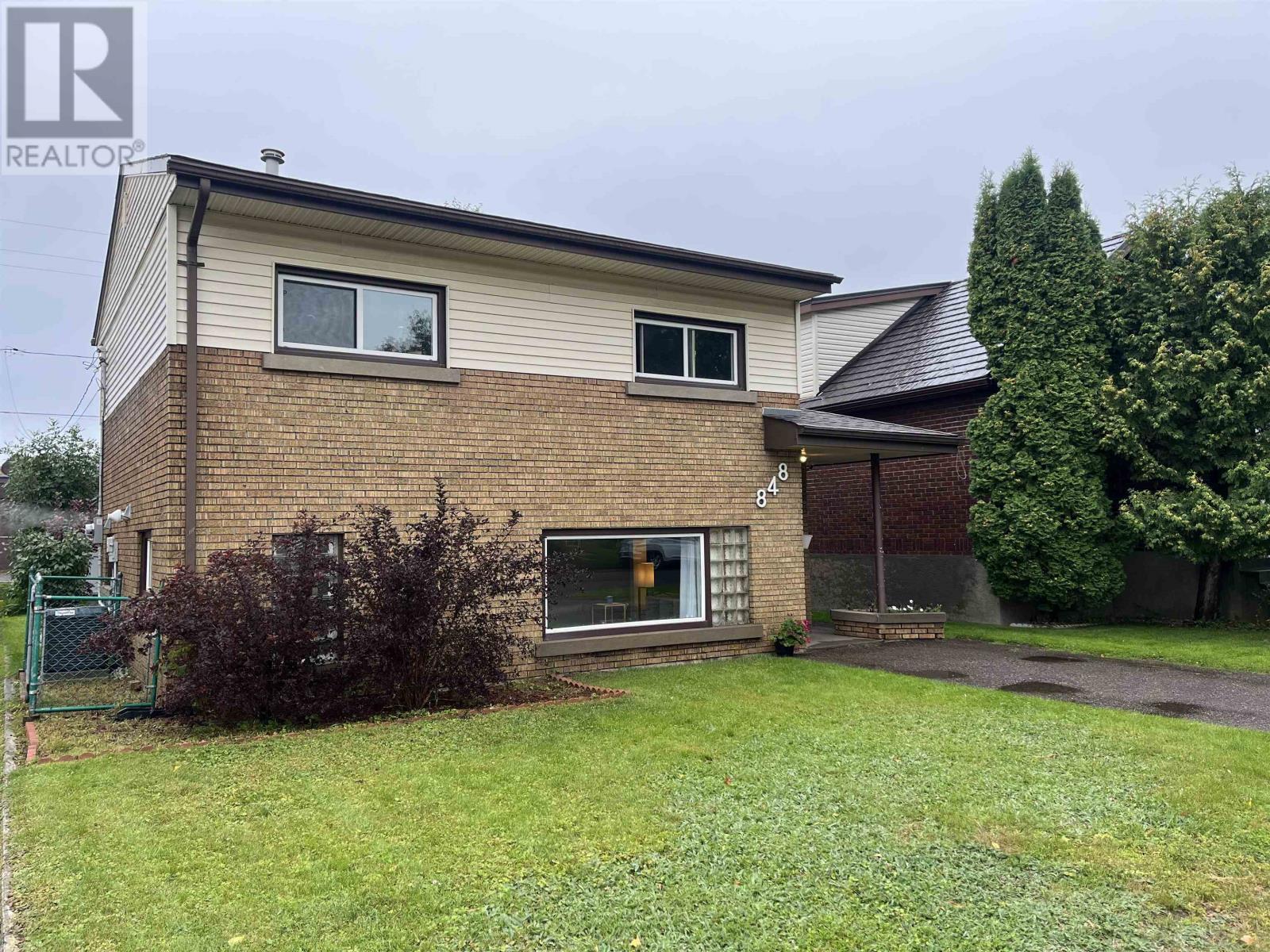Photo 3 of 848 Brodie Street N, Thunder Bay ON
