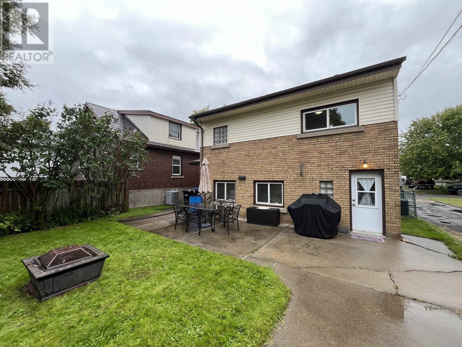 Photo 38 of 848 Brodie Street N, Thunder Bay ON
