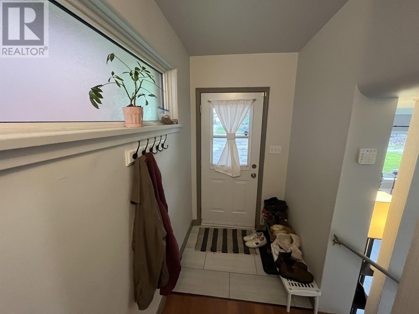 Photo 4 of 848 Brodie Street N, Thunder Bay ON