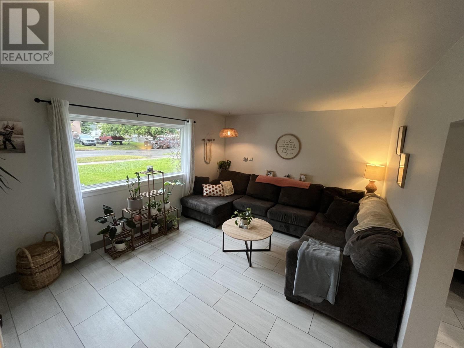 Photo 7 of 848 Brodie Street N, Thunder Bay ON