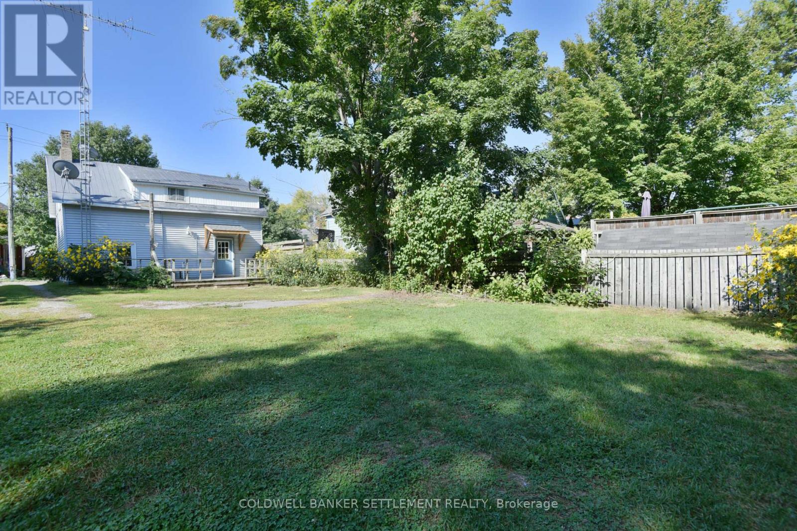 Photo 24 of 89 Drummond Street E, Perth ON