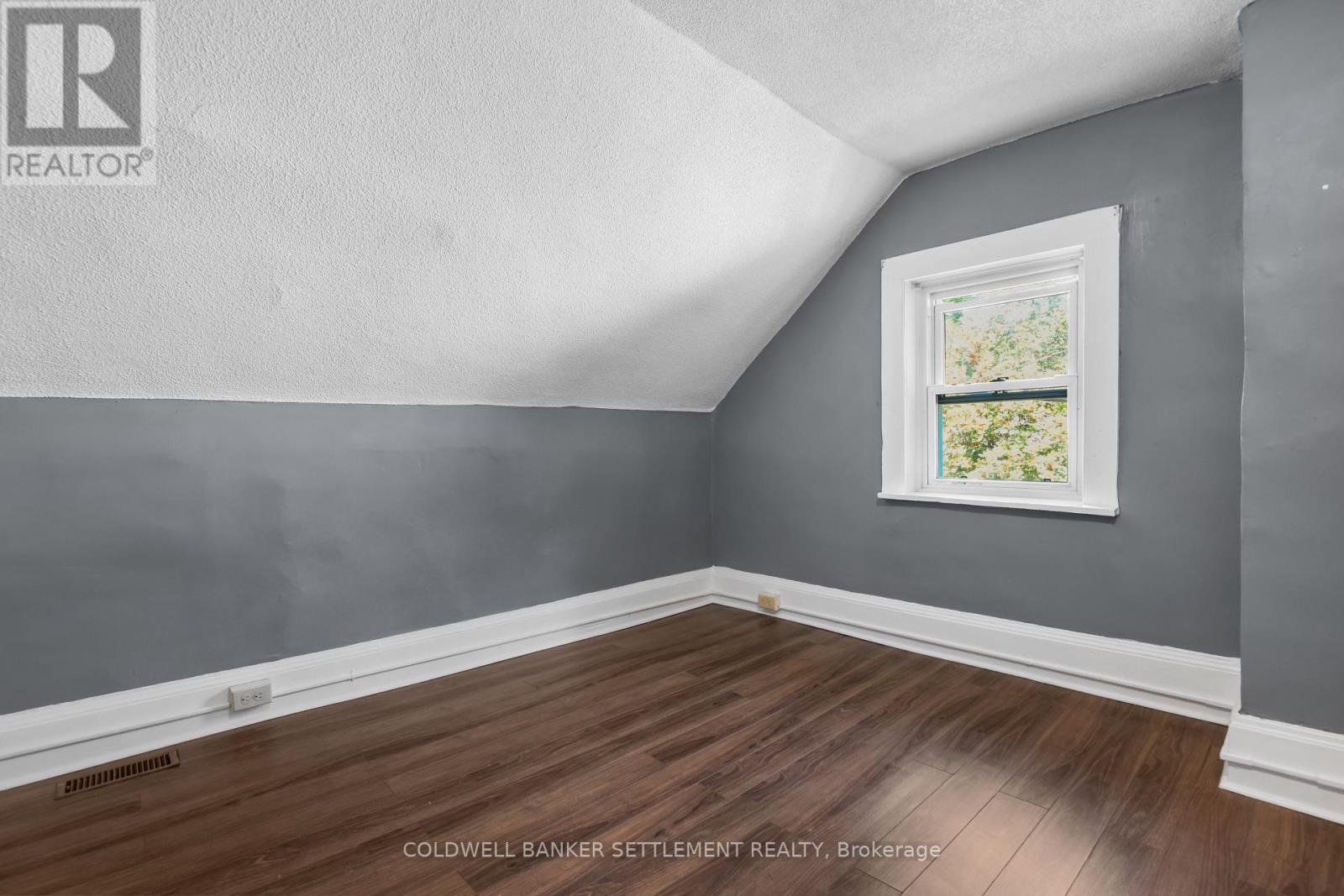 Photo 17 of 89 Drummond Street E, Perth ON