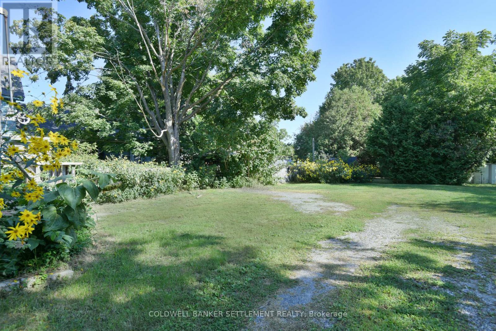 Photo 23 of 89 Drummond Street E, Perth ON