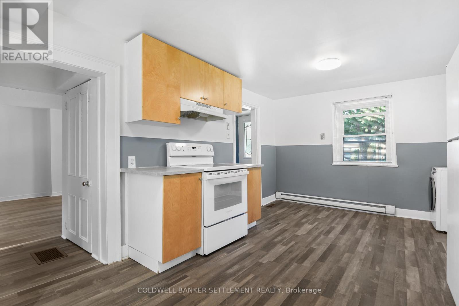 Photo 5 of 89 Drummond Street E, Perth ON