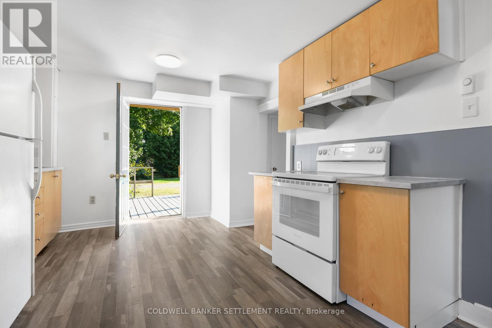 Photo 8 of 89 Drummond Street E, Perth ON
