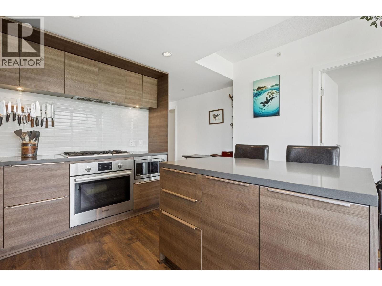 Photo 11 of 1702 1550 Fern Street, North Vancouver BC